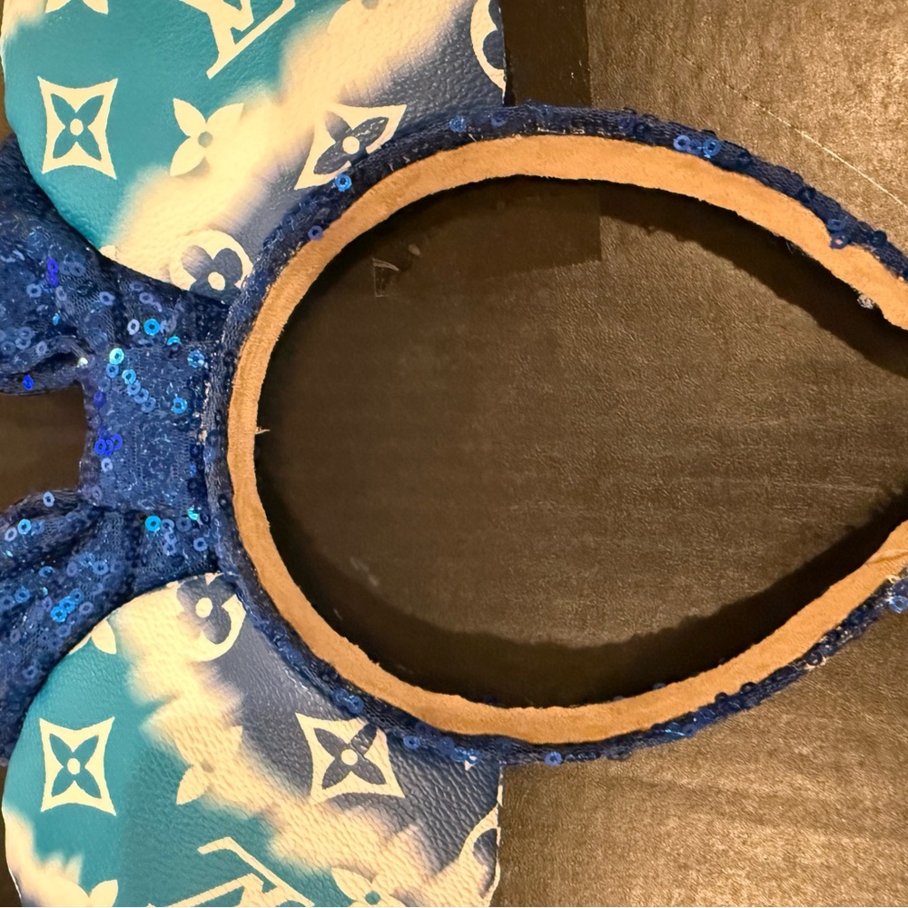 Custom Minnie Mouse ears - Picture 4 of 4